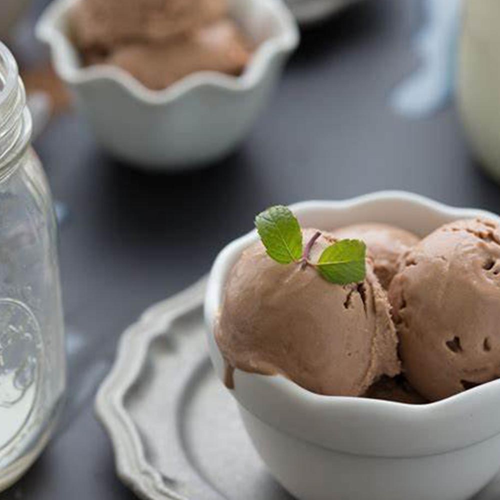 chocolate & yogurt_0000s_0002_z4704465509258_595b76341b38be689fb6a30dd88cb54f