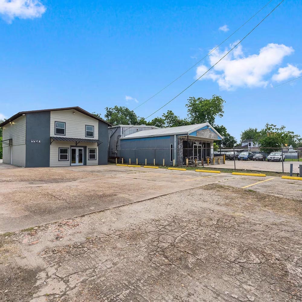 warehouse_0000s_0001_364777356_1304470647165037_6479040209421150365_n